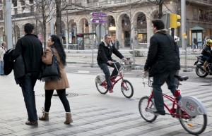 Zaragoza pide a la Dirección General de Tráfico que el uso del casco para ciclistas no sea obligatorio en ciudad