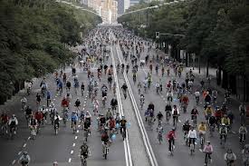Varias coordinadoras ciclistas piden la destitución de María Seguí por la polémica del casco