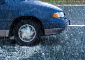 Rayos y conducción: Consejos para conducir bajo tormenta eléctrica