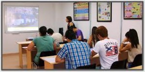 El número de extranjeros que convalida su carnet de conducir se reduce a la mitad